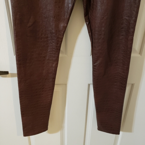 7 For All Mankind Chocolate Brown Faux Leather Leggings - Picture 4 of 8